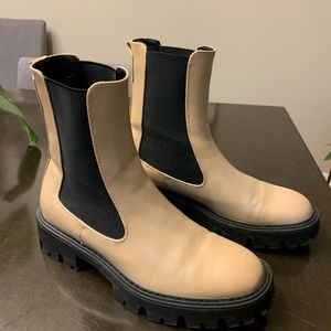 Chunky boots in beige